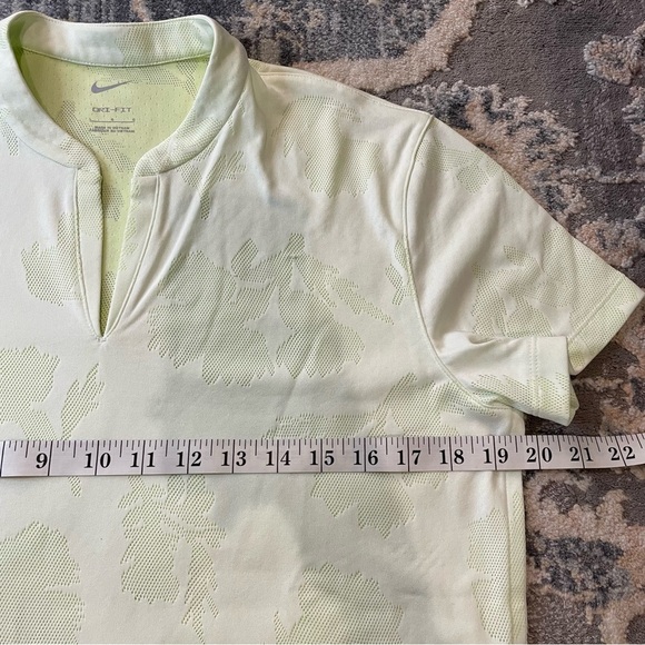 Nike Light Green Floral Top - Picture 5 of 5